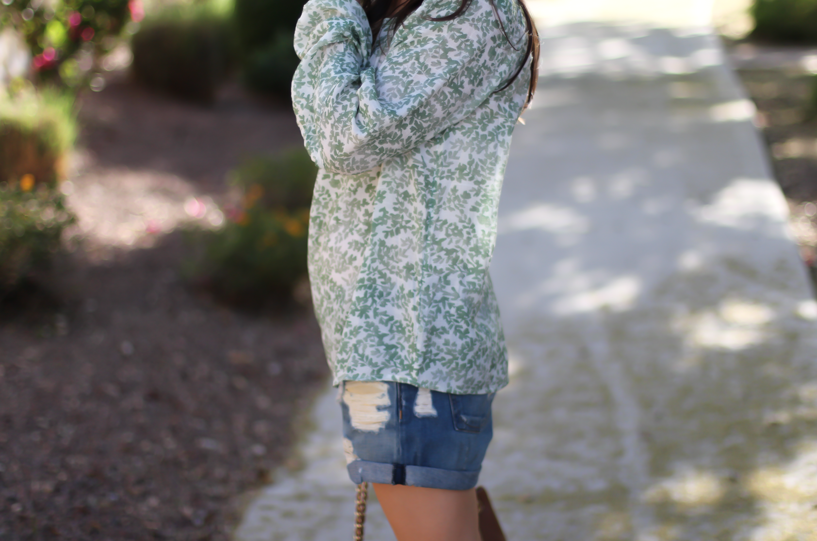 Gren Floral Peasant Blouse, Distressed Denim Shorts, Gladiator Sandals, Tan Chain Strap Tote, Kohls, Lauren Conrad, Rag and Bone, Stuart Weitzman, Tory Burch 10