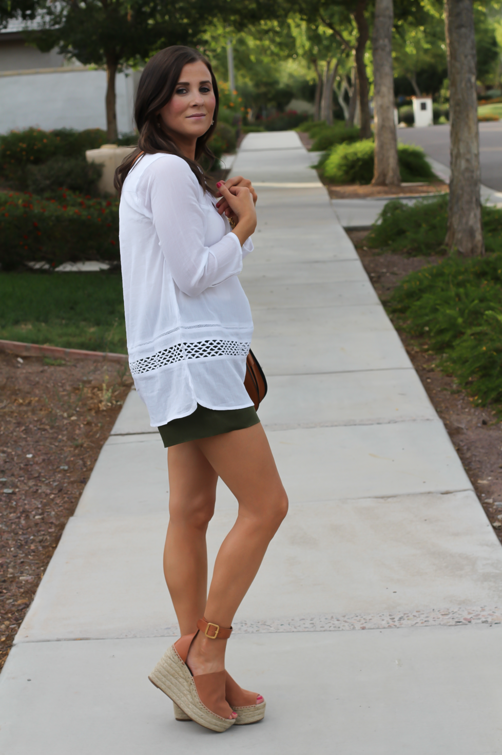 Gauze White Lace Tunic, Green Linen Shorts, Brown Suede Espadrilles, Brown Leather Crossbody Bag, Old Navy, J.Crew, Chloe, Tory Burch 10