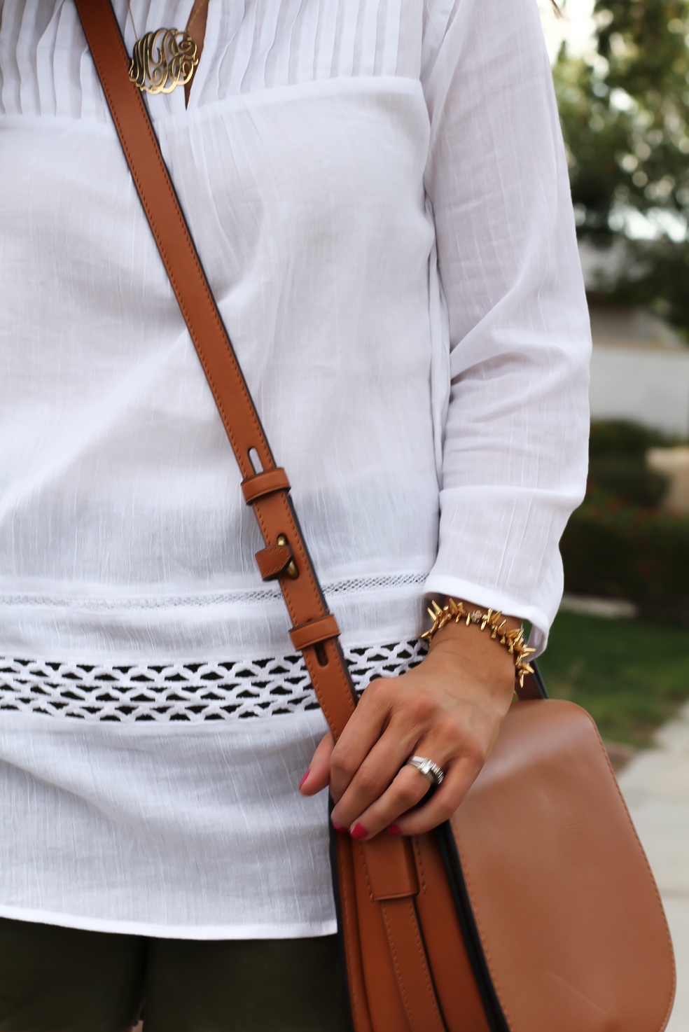 Gauze White Lace Tunic, Green Linen Shorts, Brown Suede Espadrilles, Brown Leather Crossbody Bag, Old Navy, J.Crew, Chloe, Tory Burch 21