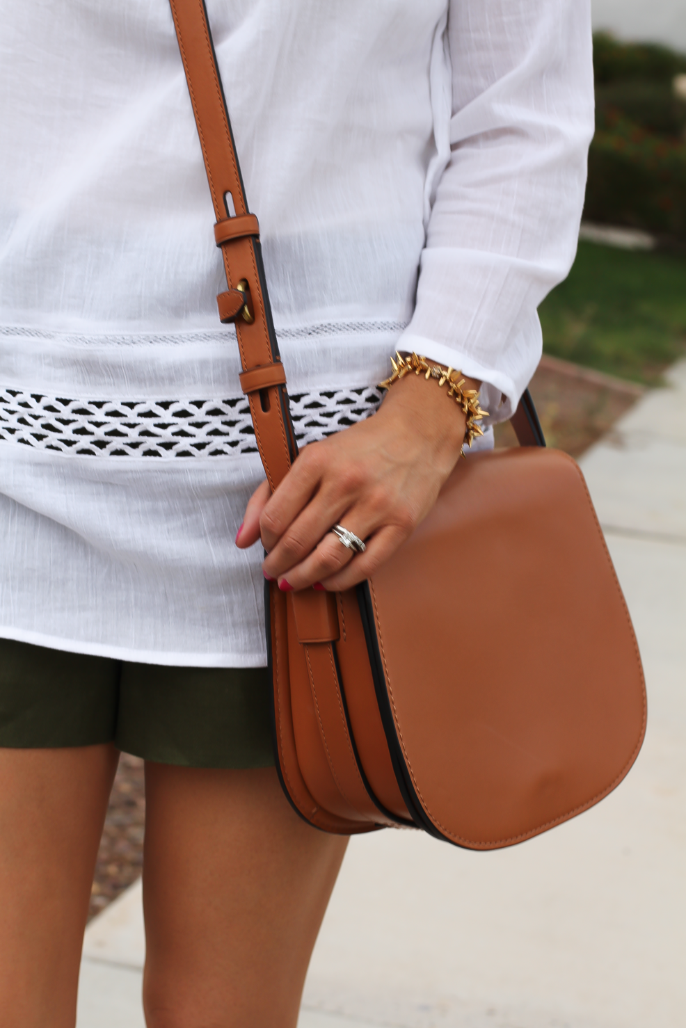 Gauze White Lace Tunic, Green Linen Shorts, Brown Suede Espadrilles, Brown Leather Crossbody Bag, Old Navy, J.Crew, Chloe, Tory Burch 22