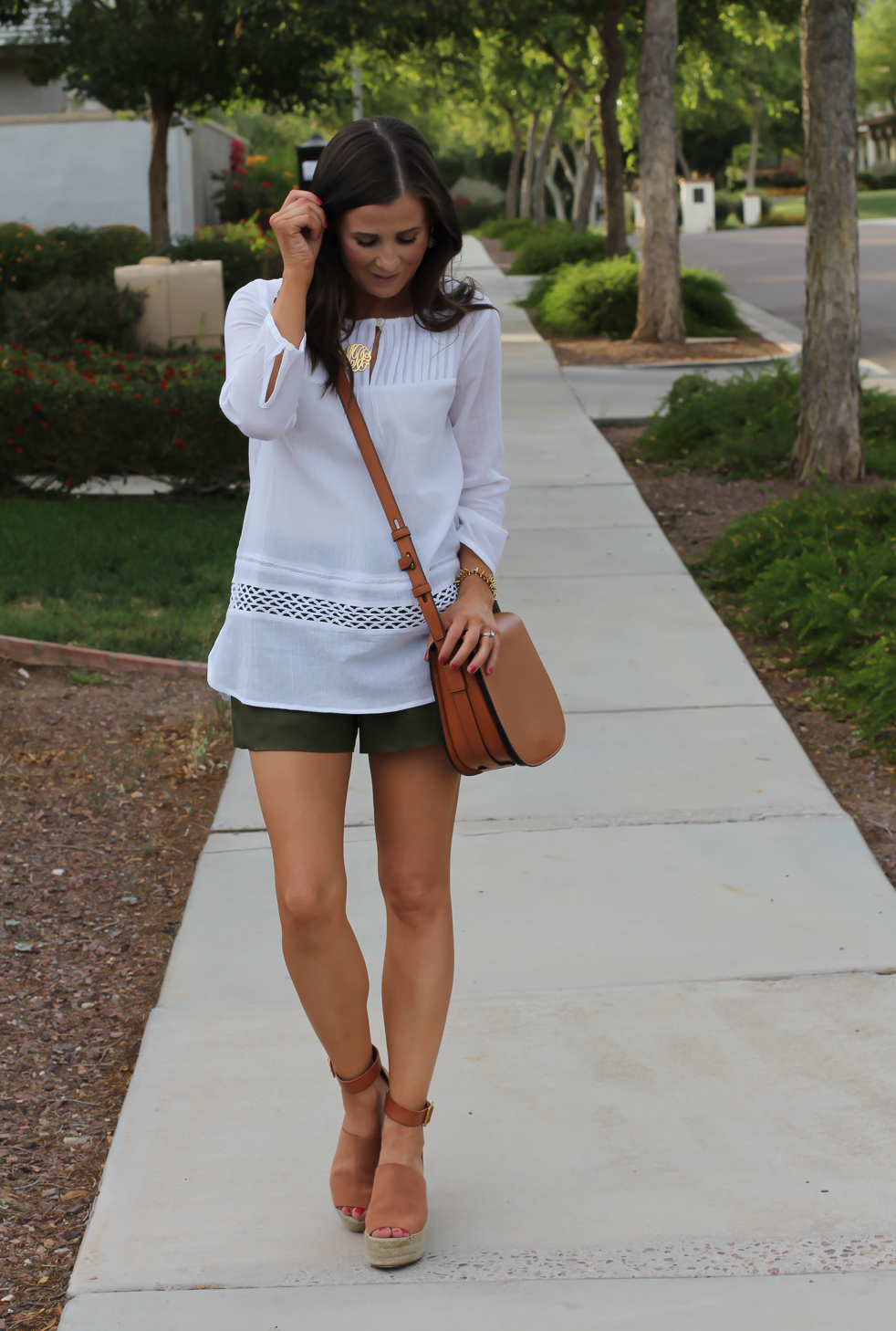 Gauze White Lace Tunic, Green Linen Shorts, Brown Suede Espadrilles, Brown Leather Crossbody Bag, Old Navy, J.Crew, Chloe, Tory Burch 6