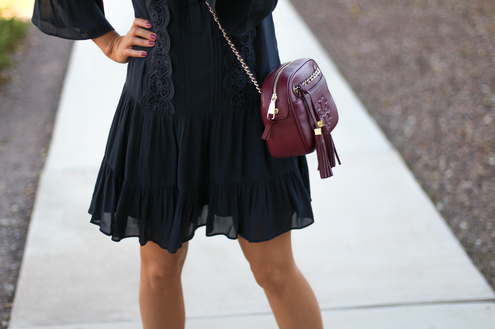 navy-chiffon-pleated-dress-tan-mule-bootie-plum-chain-strap-bag-loft-dolce-vita-tory-burch-8